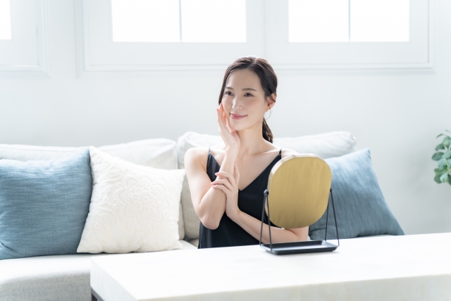 顔と首のハリを同時にケア